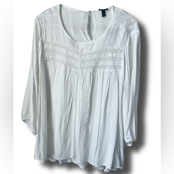 New Torrid White Hi-Lo Eyelet & Lace blouse - Picture 2 of 8